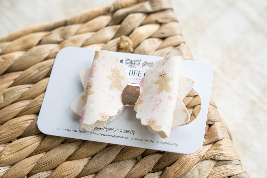 Scallop Kiarah Bow (Medium) - Gingerbread Girl